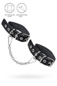 Черные оковы из одного ремешка с люверсами