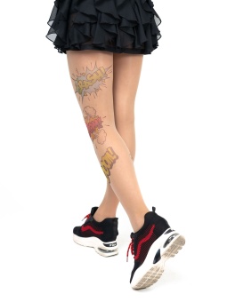 Колготки с принтом в виде цветных спич-баббл на левой ножке