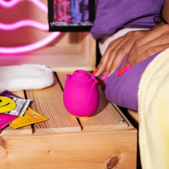 Бесконтактный клиторальный стимулятор Romp Suction Rose