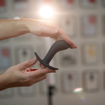 Анальная пробка с загнутым кончиком Fun Factory Bootie Large Anal Toy чёрная