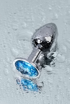 Маленькая анальная пробка с голубым кристаллом ToyFa Metal