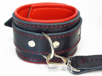 Оковы на руки с красным подкладом 