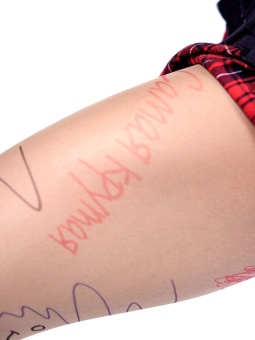 Молодежные колготки с надписями и почеркушками