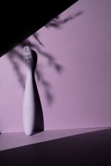 Вибратор с гибкой головкой Svakom Cici 2 с функцией нагрева и стимуляцией зоны G лиловый